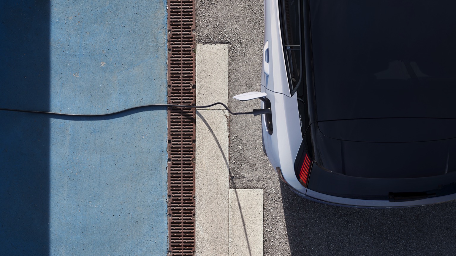 How long does it take to charge a Volvo EX30?